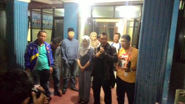 Ketua PWI Lampung Supriyadi Alfian, saat memberikan sambutan pelepasan untuk Kontingen Porwanan XII Bandung, di Kantor PWI Lampung