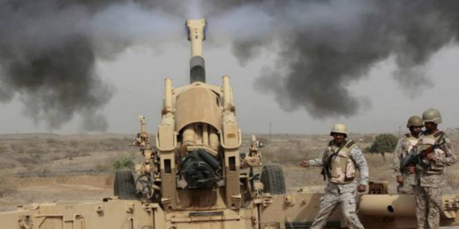 militer arab saudi menembakkan roket tahan serangan milisi houthi, 