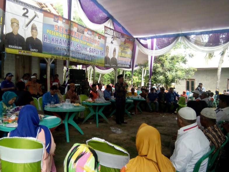 Calon Bupati Mesuji Khamami saat menyampaikan visi dan misinya, di Desa Gedung Srimulya, Kecamatan Tanjung Raya, Kamis, (24/11/2016). 
